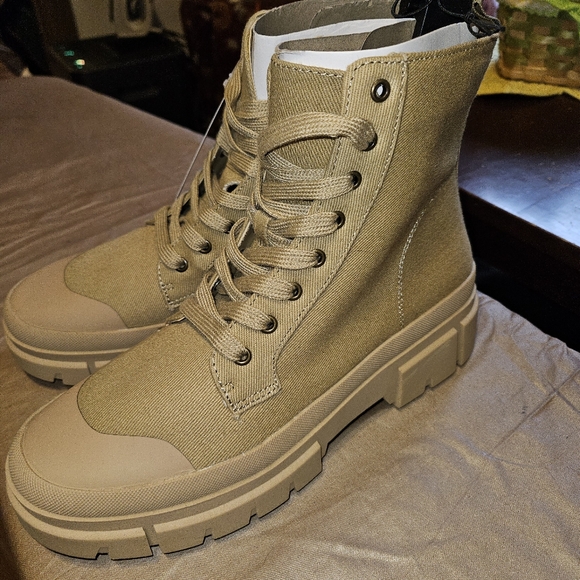No Boundaries Women's Bump Toe Combat Boots, size 10 - Picture 5 of 8